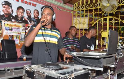 DJ Dee Pow at the controls at Weddy Weddy