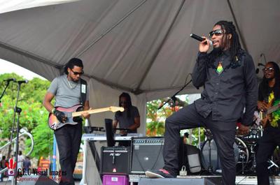 Don Zee live on stage